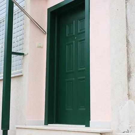 Apartment Sargi's *